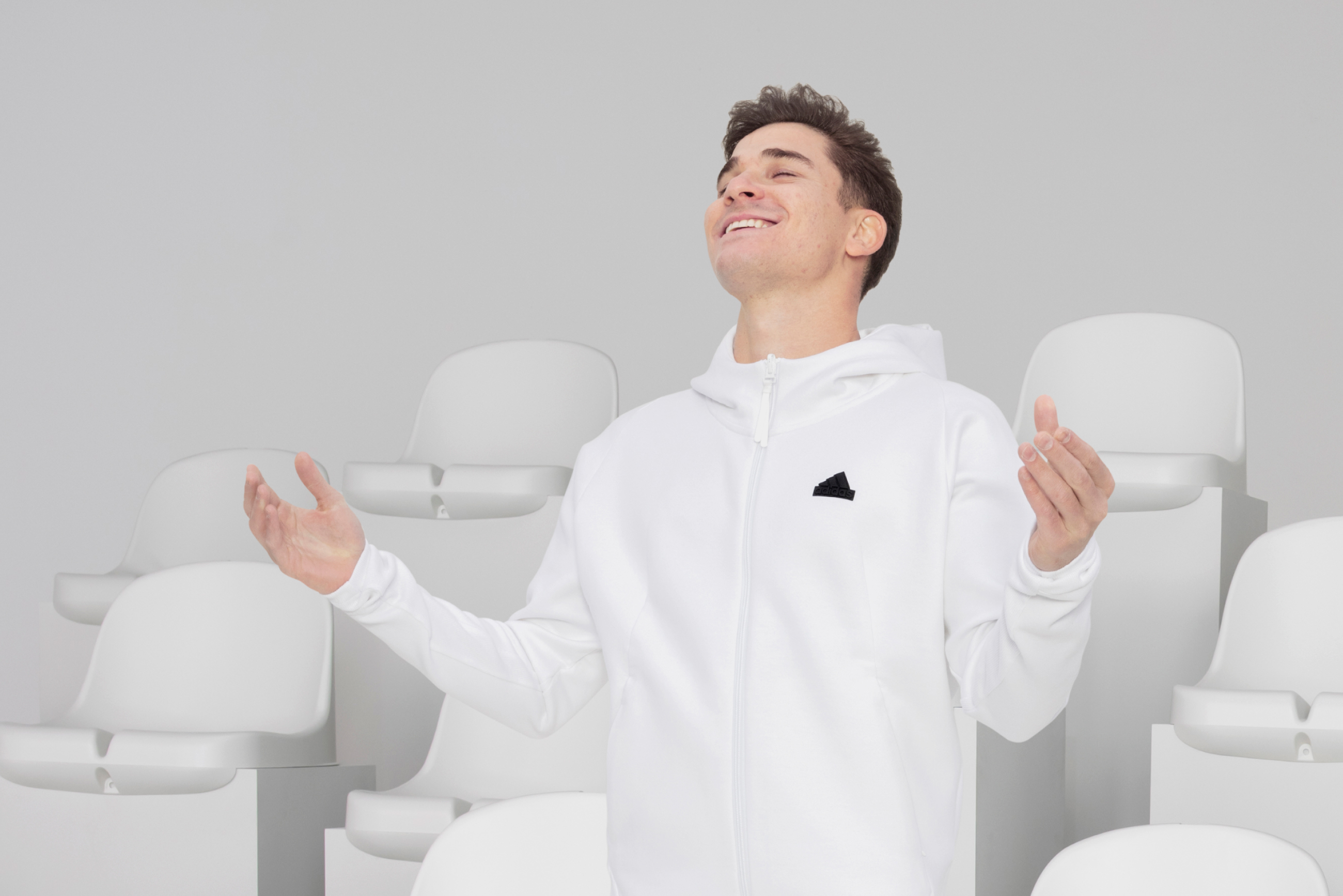 Fußballer Julián Álvarez trägt die Z.N.E. Sportswear Kollektion.