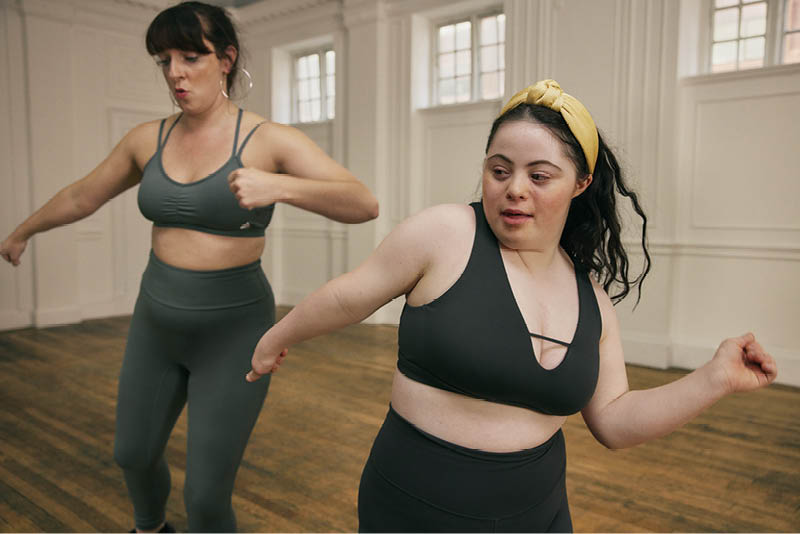 girls doing cardio at the gym
