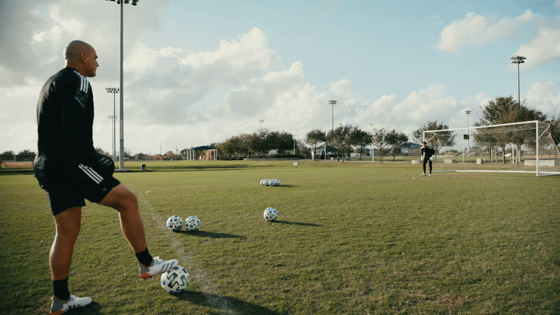 Goalie-Drills-for-Soccer-25mb-Body-Image-2 Goalie-Drills-for-Soccer-25mb-Body-Image-2