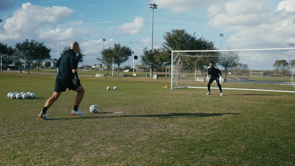 Goalie-Drills-for-Soccer-25mb-Body-Image-4 Goalie-Drills-for-Soccer-25mb-Body-Image-4