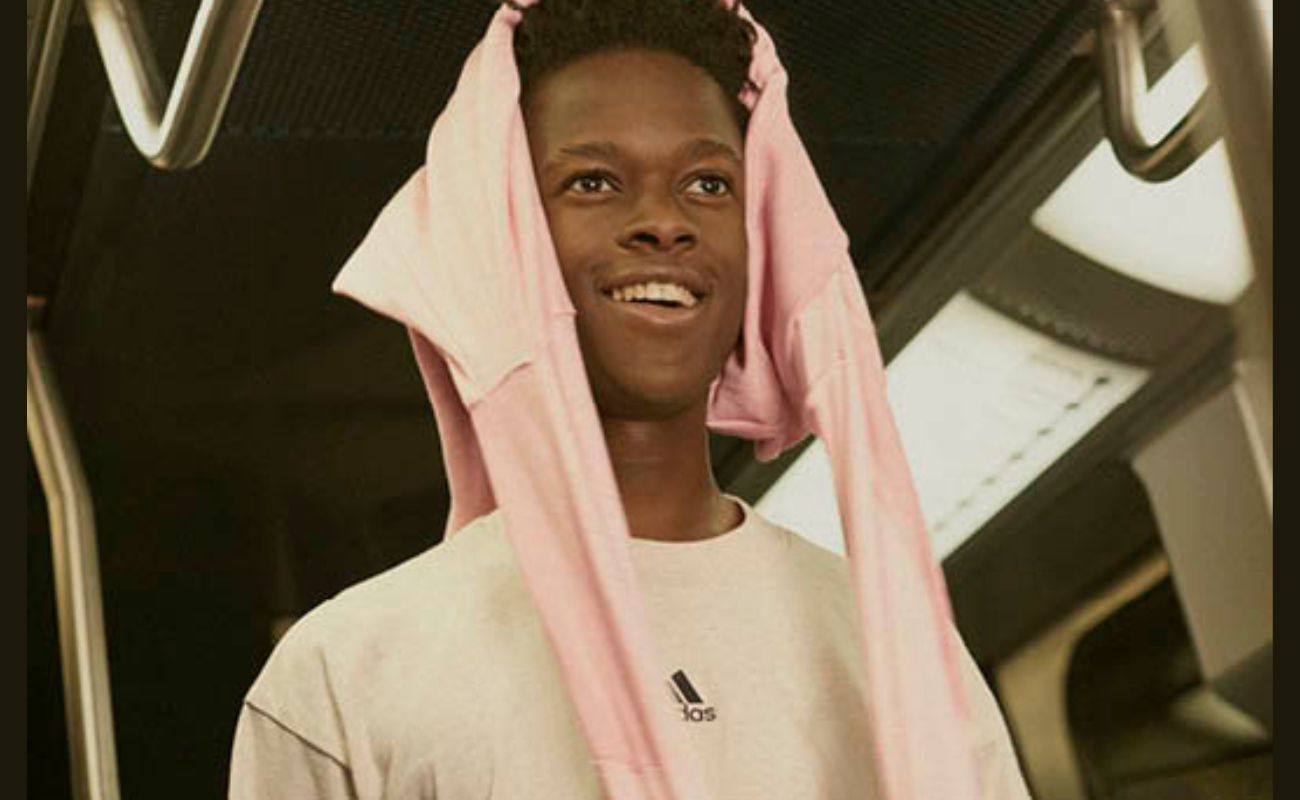 sportswear_FW22_airport_outfits_men_sweatshirts