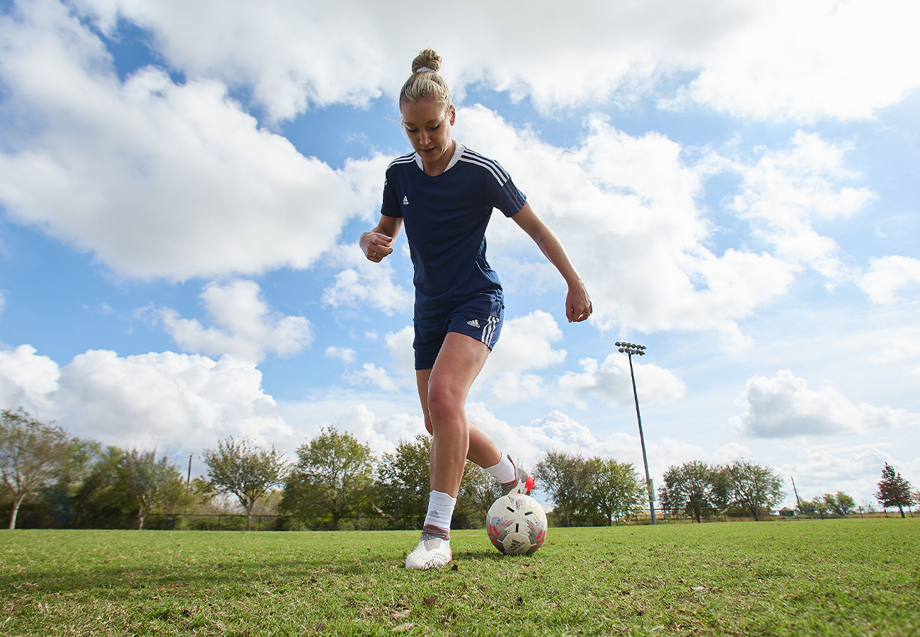 How-to-Dribble-a-Soccer-Ball-Body-Image-2