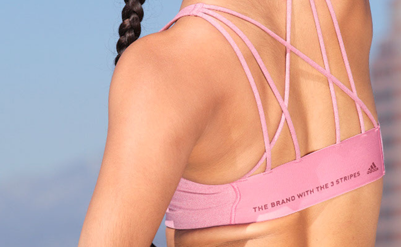 Training-SS23-Bras-Leggings-global-How-to-choose-a-medium-support-bra-image-body2 Training-SS23-Bras-Leggings-global-How-to-choose-a-medium-support-bra-image-body2