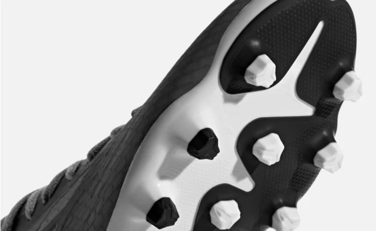 Multi-ground-football-studs