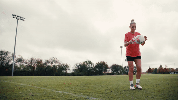 How-to-Juggle-a-Soccer-Ball-Body-Image-6 How-to-Juggle-a-Soccer-Ball-Body-Image-6