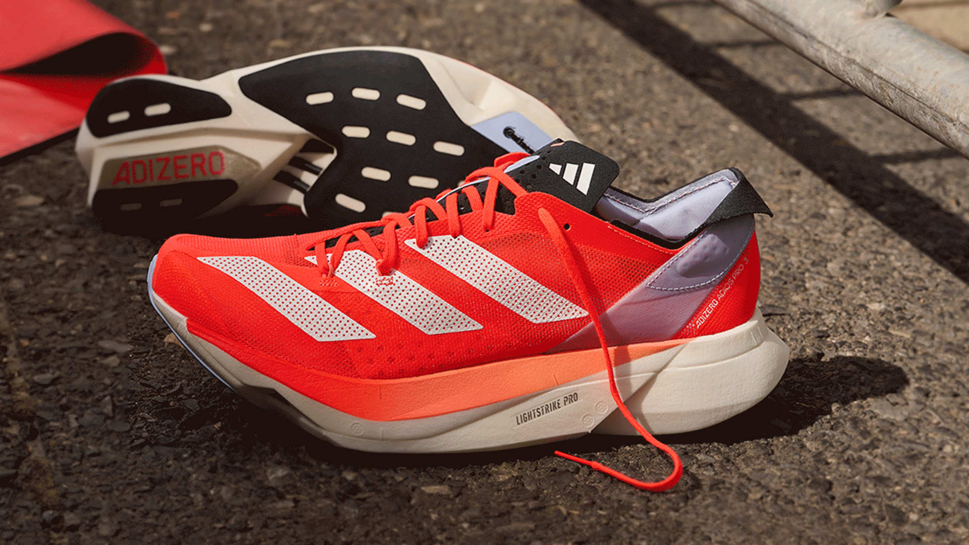 Zmieniające się zdjęcia butów do biegania