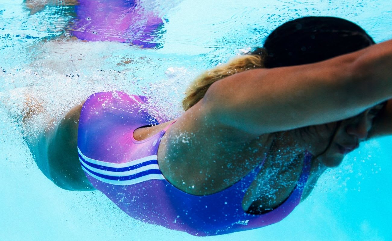5 accessoires pour faire du sport à petit prix dans sa piscine cet été