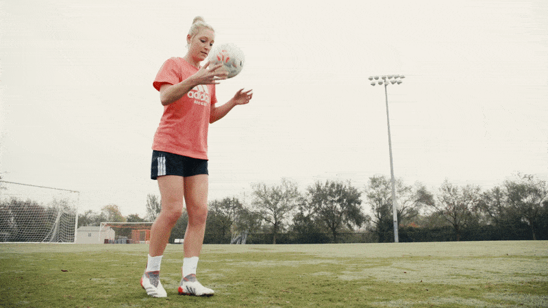How-to-Juggle-a-Soccer-Ball-Body-Image-5