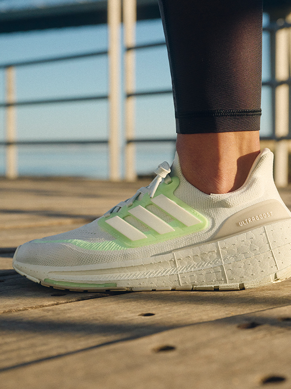 adidas-close-up-impage-ultraboost-running-shoe-off-white-beige-green