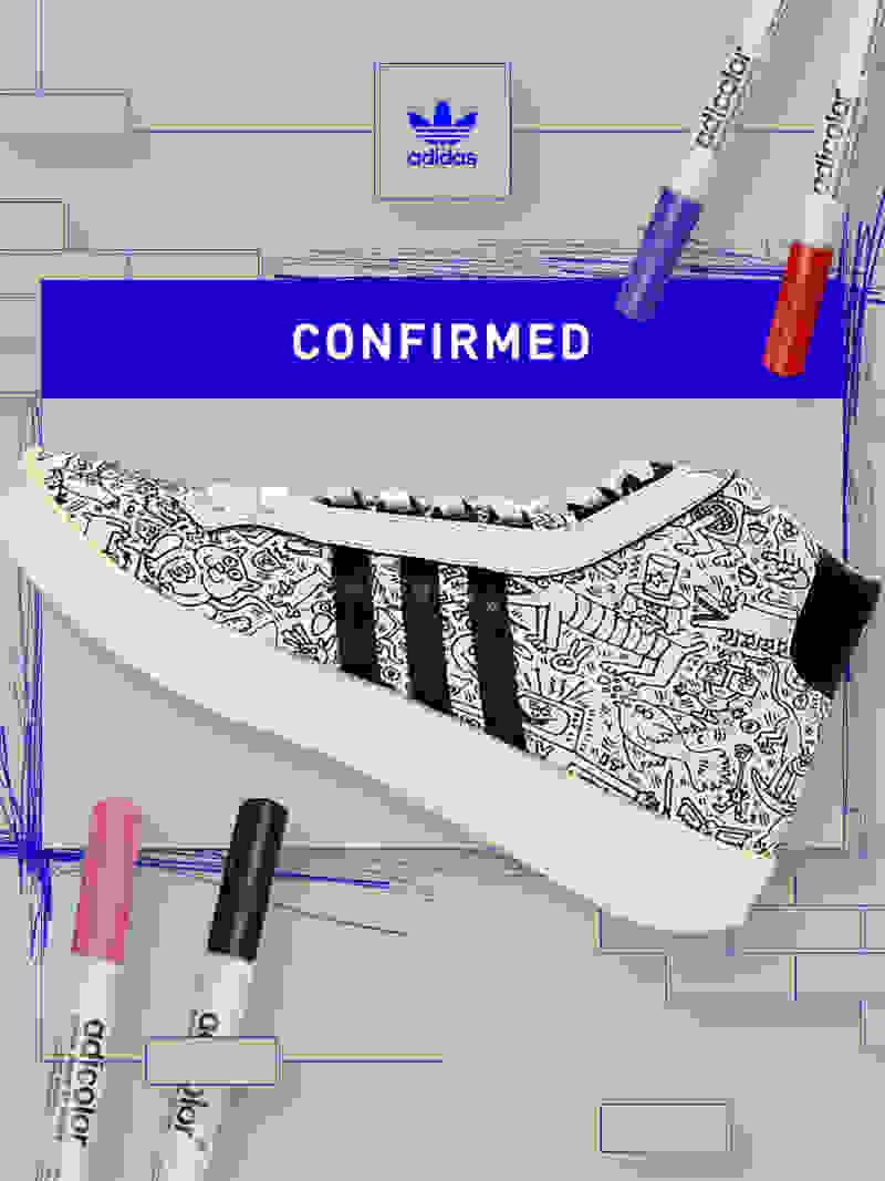 Das Bild zeigt einen Sneaker mit einem unverwechselbaren adidas Logo, umgeben von verschiedenen Kunstgegenständen und einem „CONFIRMED“-Text-Overlay.