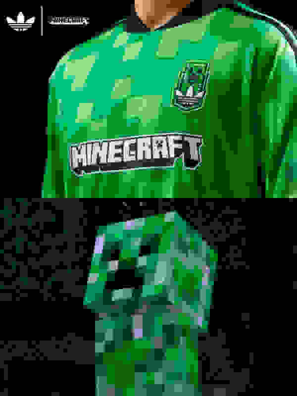Someone is wearing a green adidas shirt with green blocks, three black stripes, the Minecraft logo and the originals badge containing the Creeper character. On the left we see a Creeper looking at the shirt.