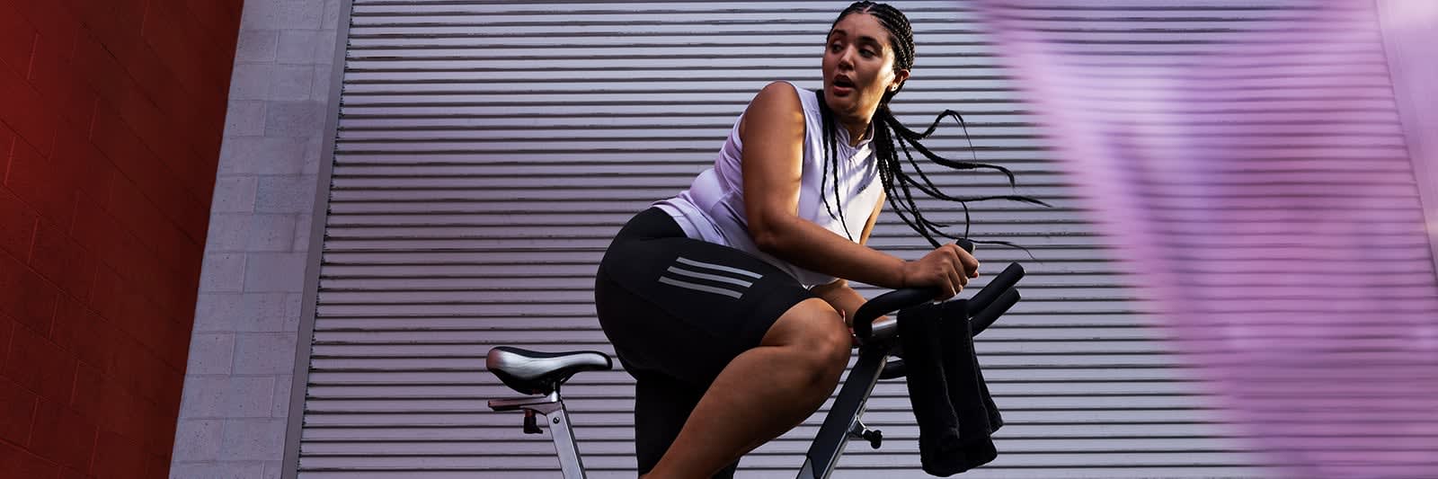 what-to-wear-to-indoor-cycling-class-outfit-ideas-for-everyone