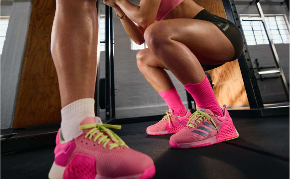 Close up shot of Giulia Harte doing a squat in her Dropset 3.