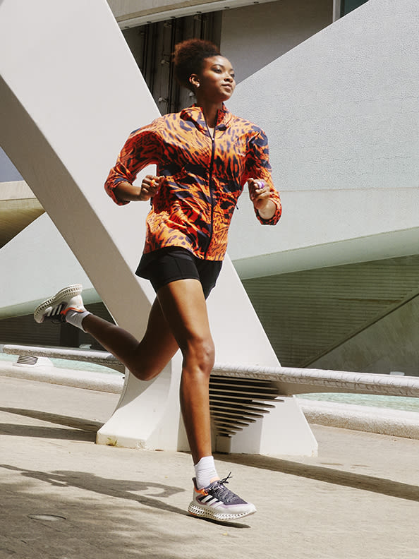 Woman running in 4DFWD running shoes