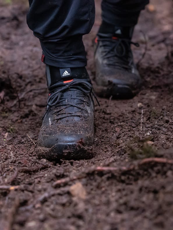 muddy-outdoor-shot-of-the-adidas-fiveten-trailcross-goretex-shoe-front-view