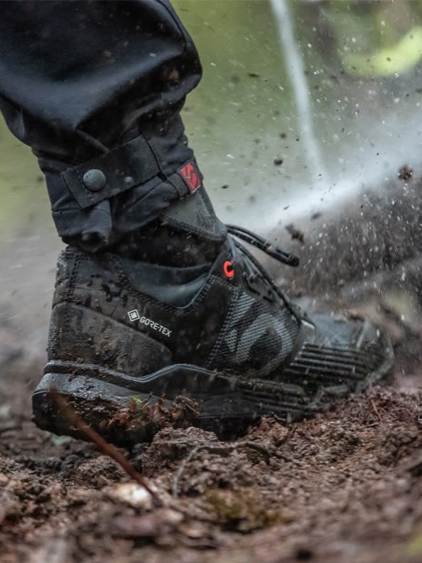 rainy-outdoor-shot-of-the-adidas-fiveten-trailcross-goretex-shoe-side-view