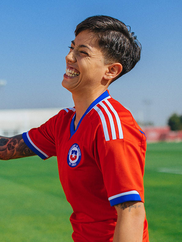 paridad Tipo delantero Marchitar Camiseta de la selección Chilena y Uniforme oficial de la roja | adidas  Chile