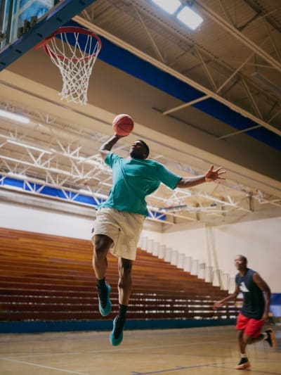 Basketball athlete Anthony Edwards shooting into the hoop
