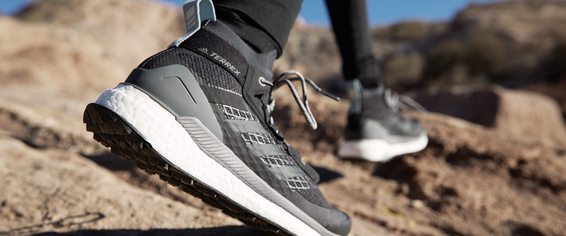 Trek de adidas TERREX Free Hiker aan en ontvlucht het lawaai. Trek de adidas TERREX Free Hiker aan en ontvlucht het lawaai.