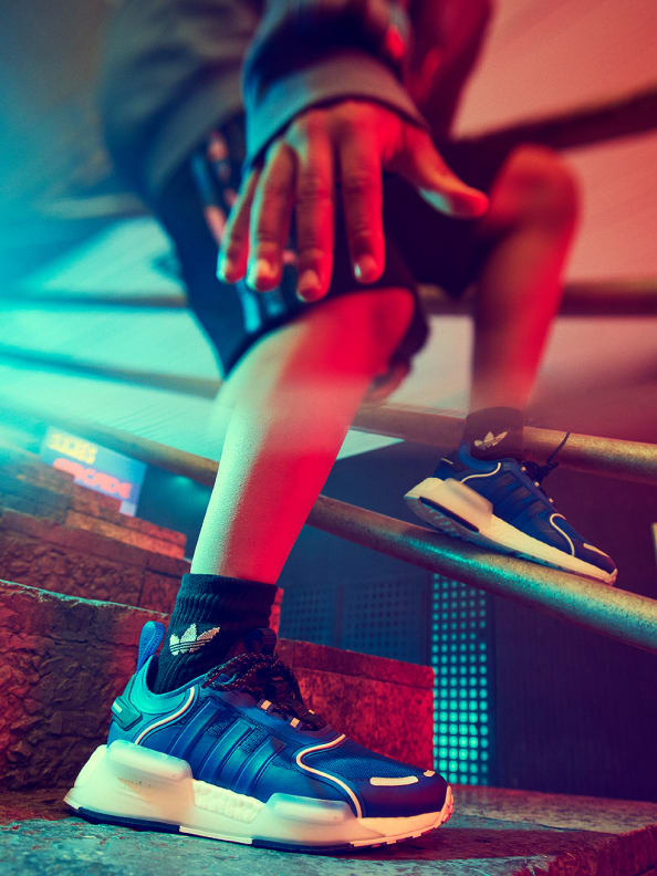 The NMD_V3 blends the iconic design of the past with a vision of the future, for a truly original look.