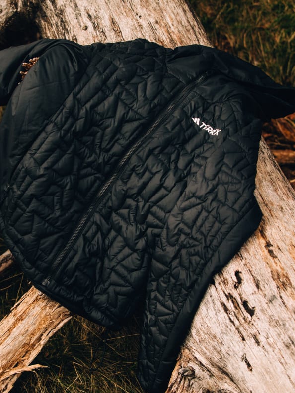 kr-terrex_wardrobe_winter-outdoor-fw24-launch-plp-image collection_hiking-asset4