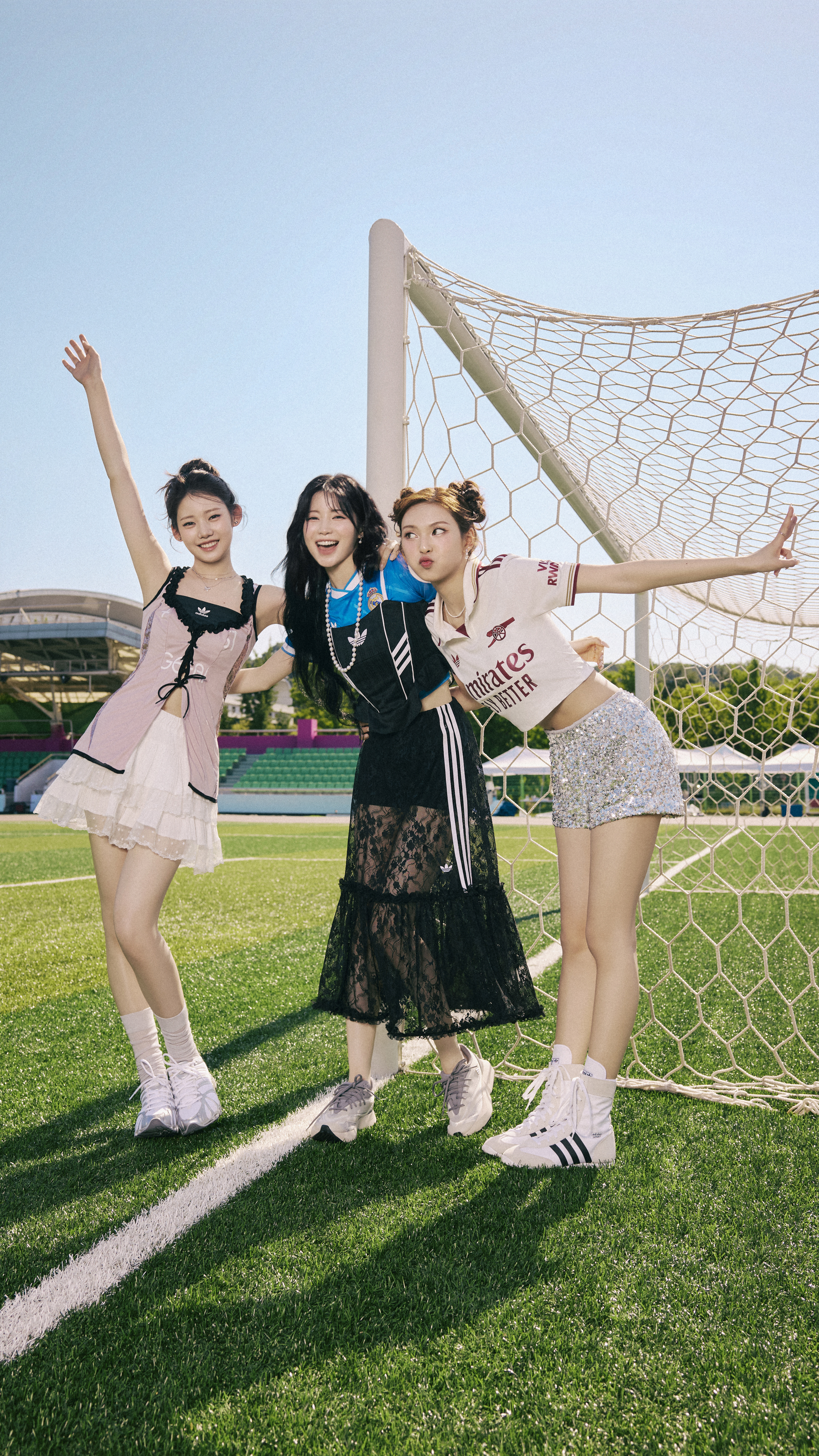 kr-blokecore-sfh-fw25-launch-plp-lookbook-look3-02-asset