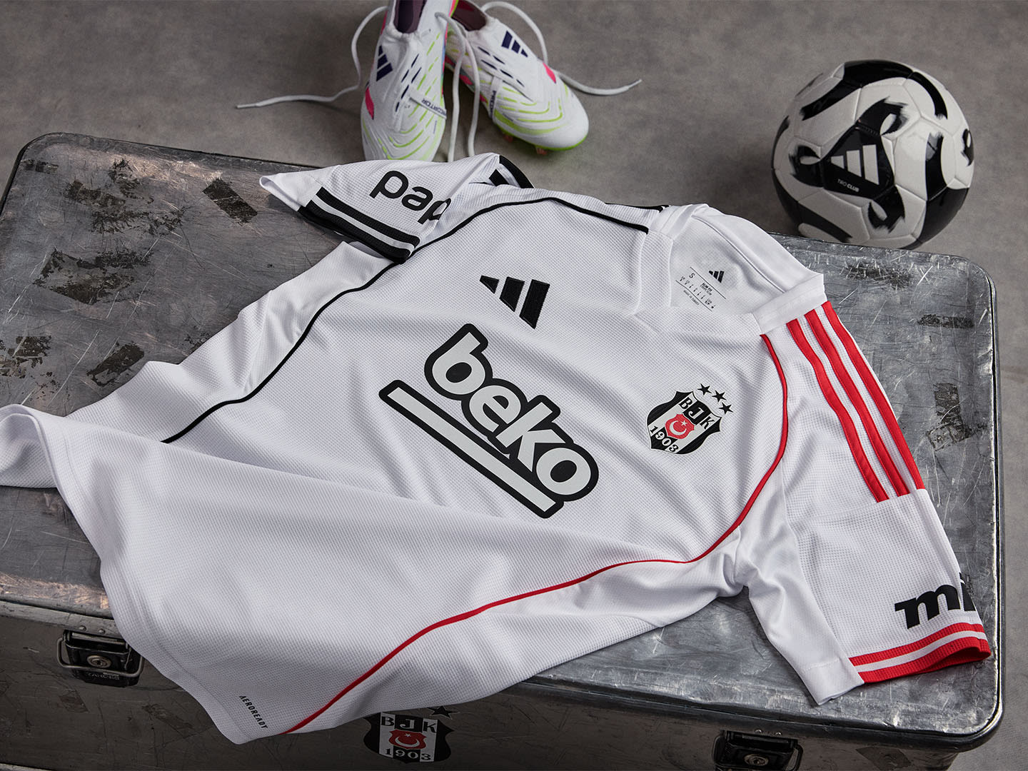 Official adidas Besiktas Shop | adidas Türkiye