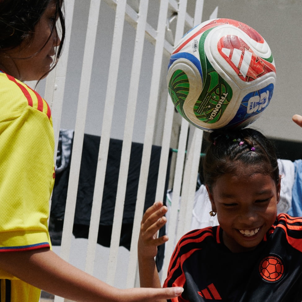 アディダス FIFA ワールドカップ 26 トリオンダ プロ 5号球