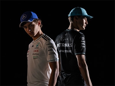 アディダス*Mercedes-AMG PETRONAS F1チームプレミアムフーディ メルセデス AMG ペトロナス アディダス F1 2025 チーム パーカー