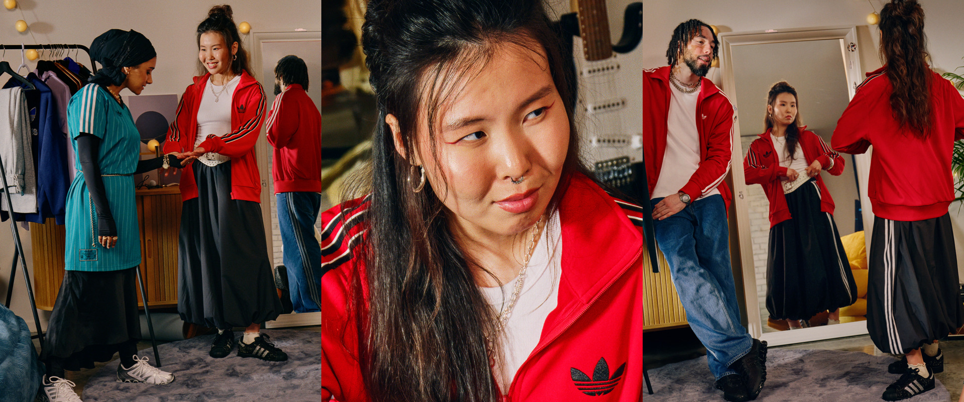 En ung kvinde, der har en rød jakke på, står i forgrunden, mens flere andre personer i baggrunden har lignende røde jakker på.