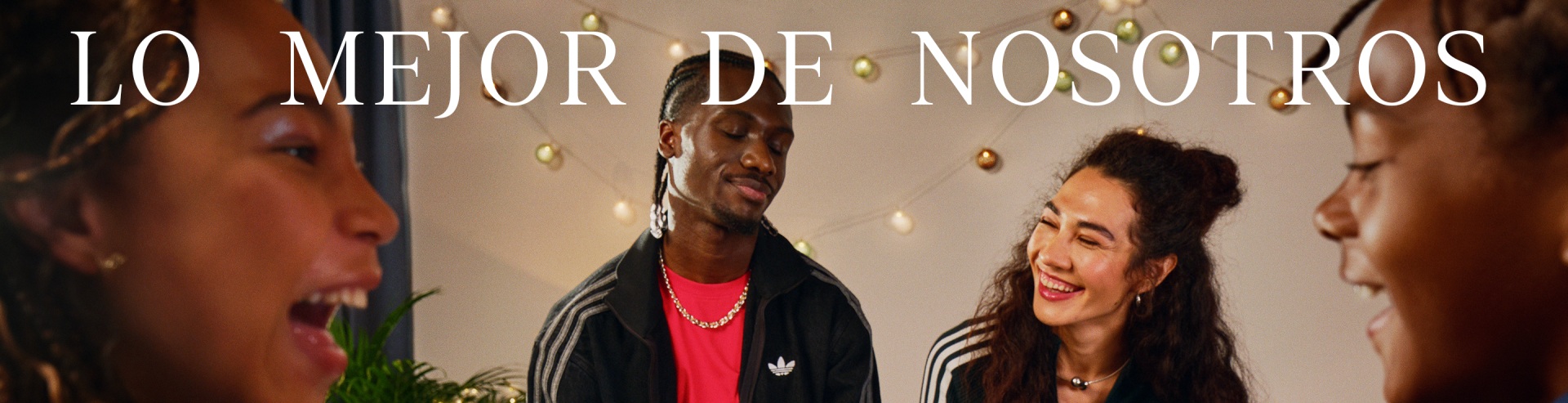 The image shows two individuals, a man and a woman, posing in front of a backdrop with the text "EJOR DE NOSC" displayed prominently.