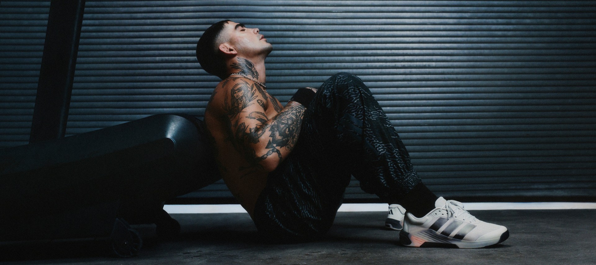 Um vídeo com atletas pulando, correndo com o novo Dropset 4.