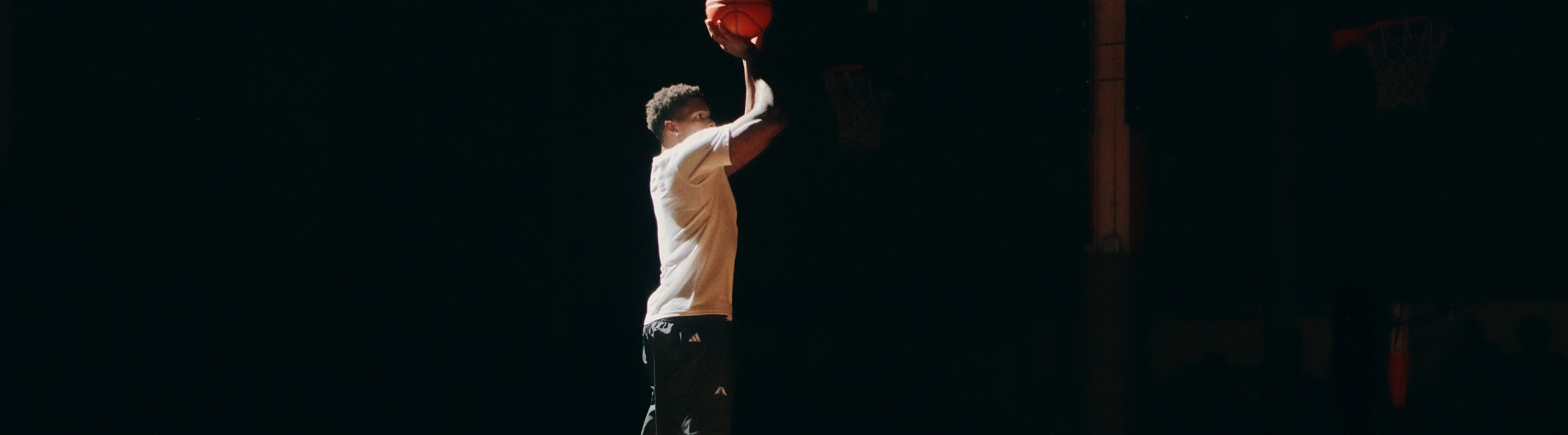 Anthony Edwards shooting basketball.
