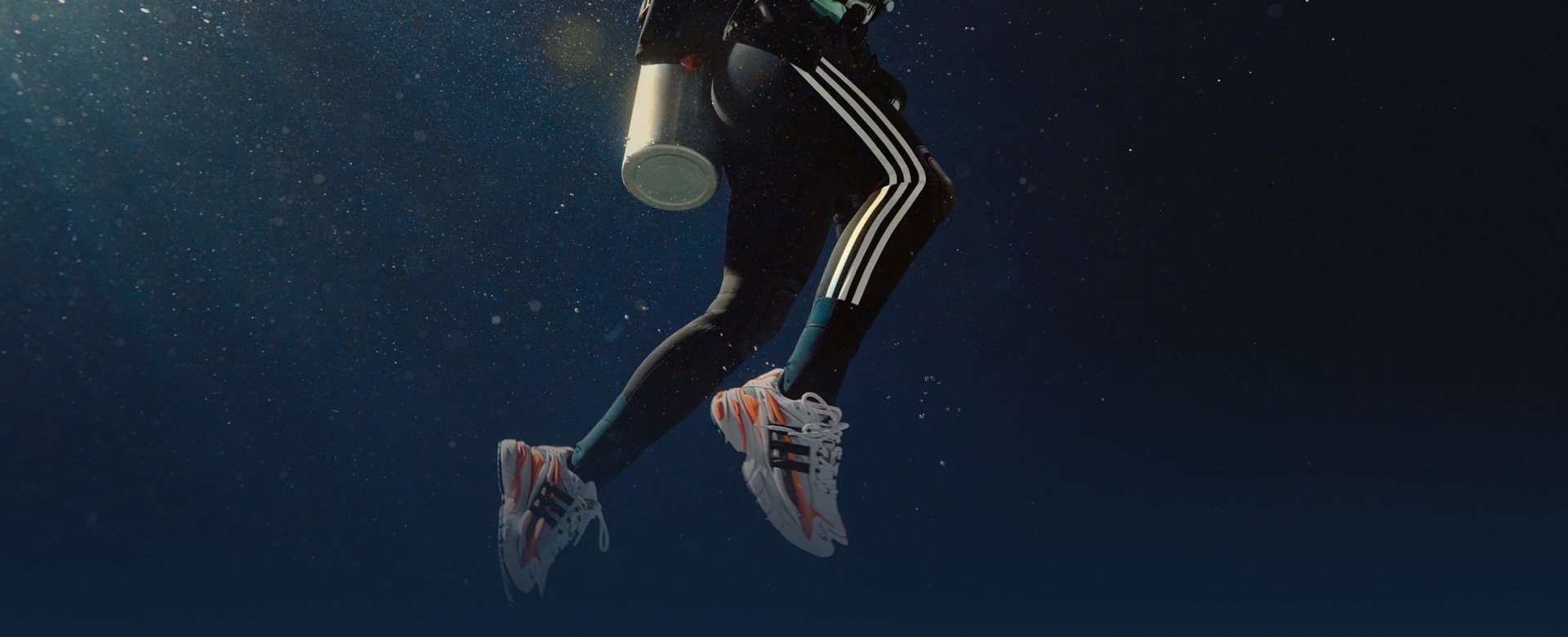 ジェリーフィッシュ Pharrell x adidas『Adistar Cushion 3 Jellyfish “Real Green