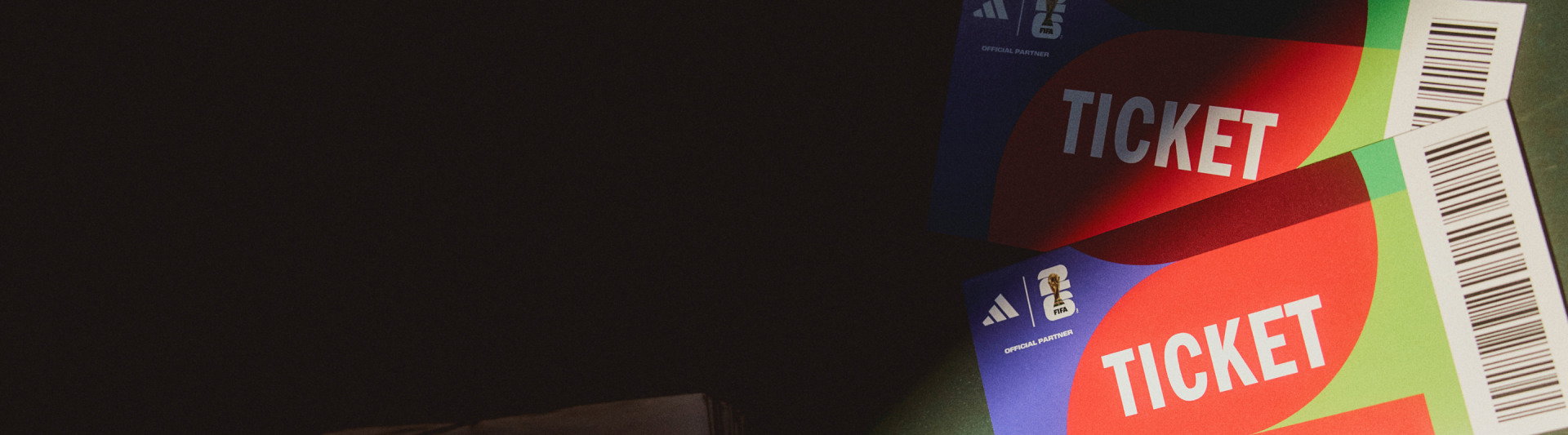 FIFA 월드컵 26 결승전 티켓이 담긴 비주얼 구도