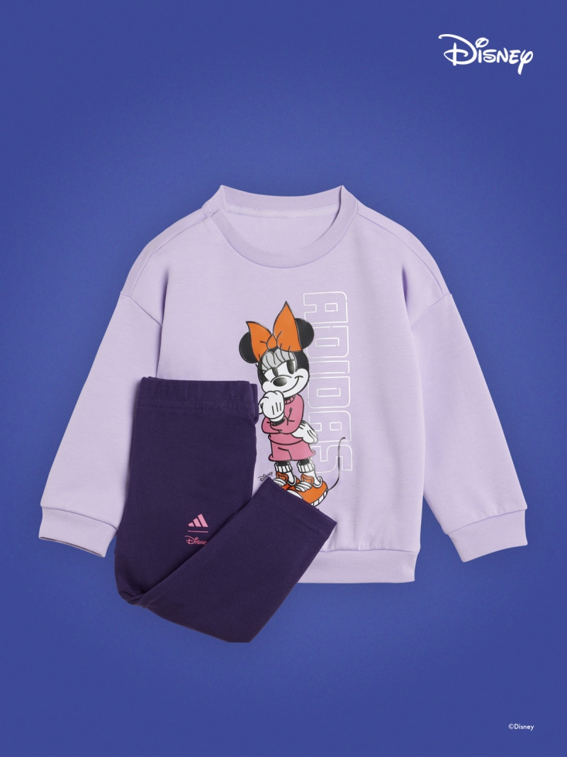 Svetlá mikina s potlačou myšky Minnie na nej a tmavomodrej postavičky na žiarivom modrom pozadí.