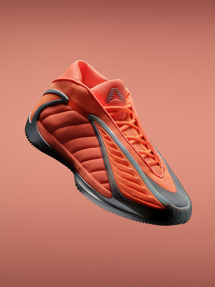 Une sneaker de basketball adidas Anthony Edwards 2 orange et gris est montrée sur un fond orange. Elle présente une semelle sculptée et un design ondulé sur les côtés.