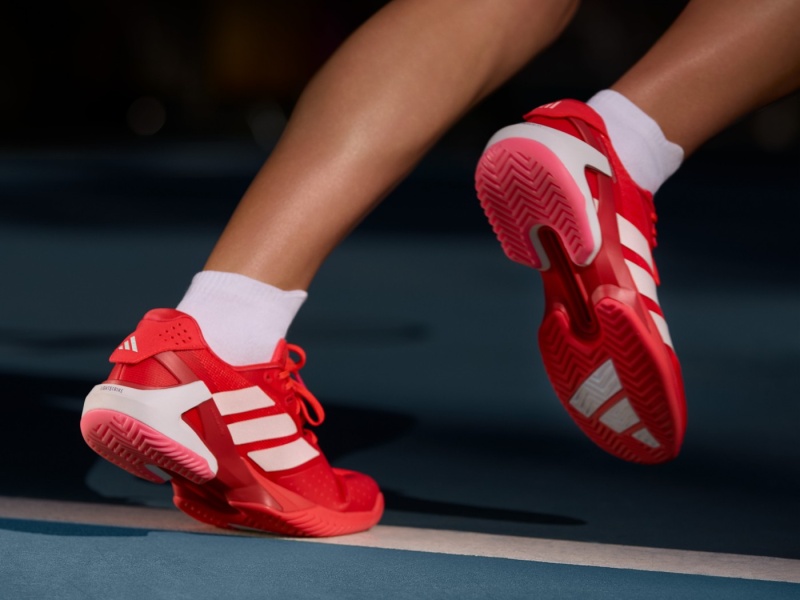 Focus on the new Ubersonic 5 women tennis shoes.
