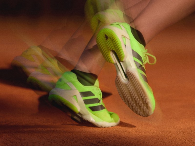 Blurred photo Ubersonic 5 tennis shoe