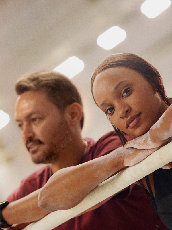 Rebecca Andrade cùng huấn luyện viên của mình, Xico