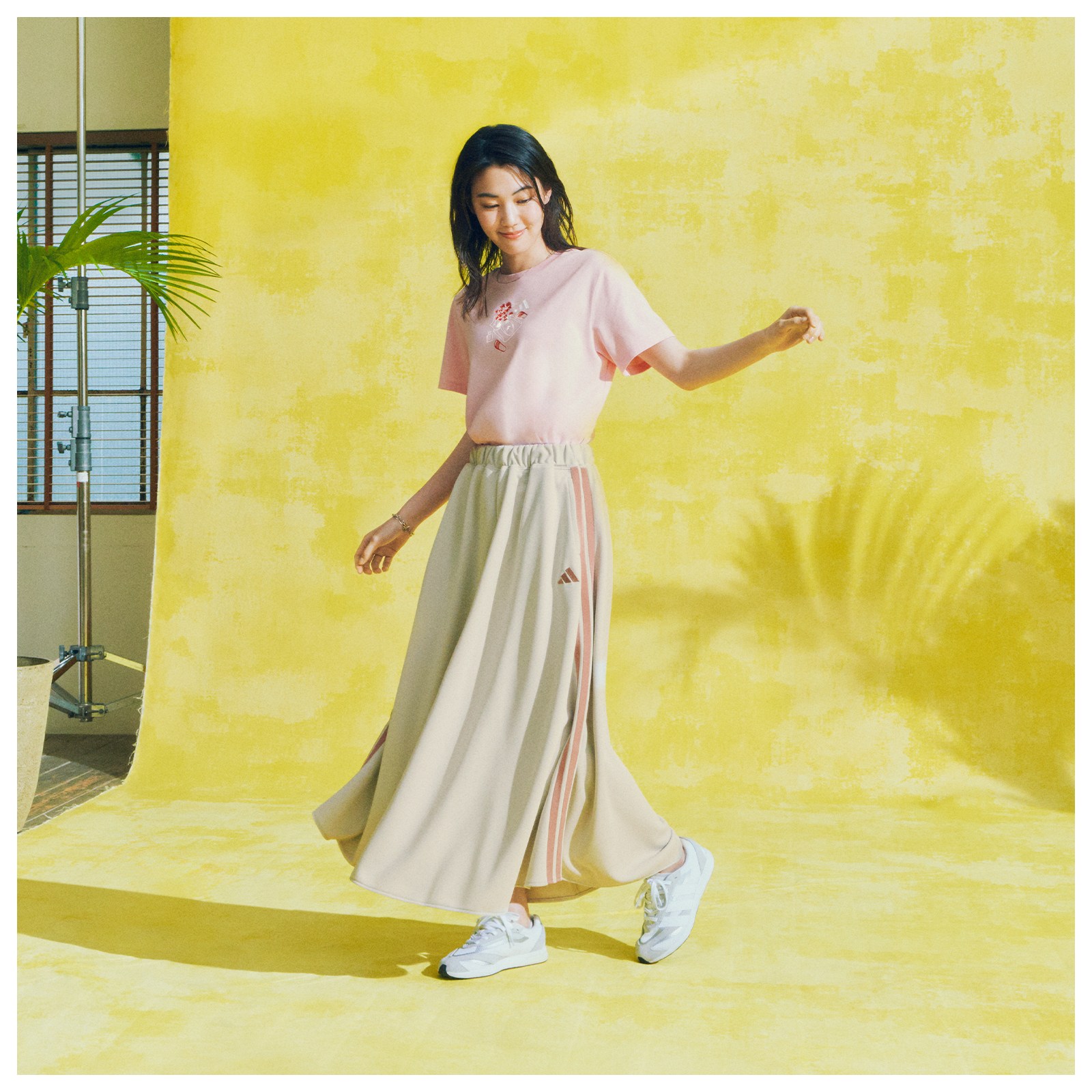 adidas THREE STRIPES ベージュスカート アディダス スリーストライプス KN スカート - ベージュ
