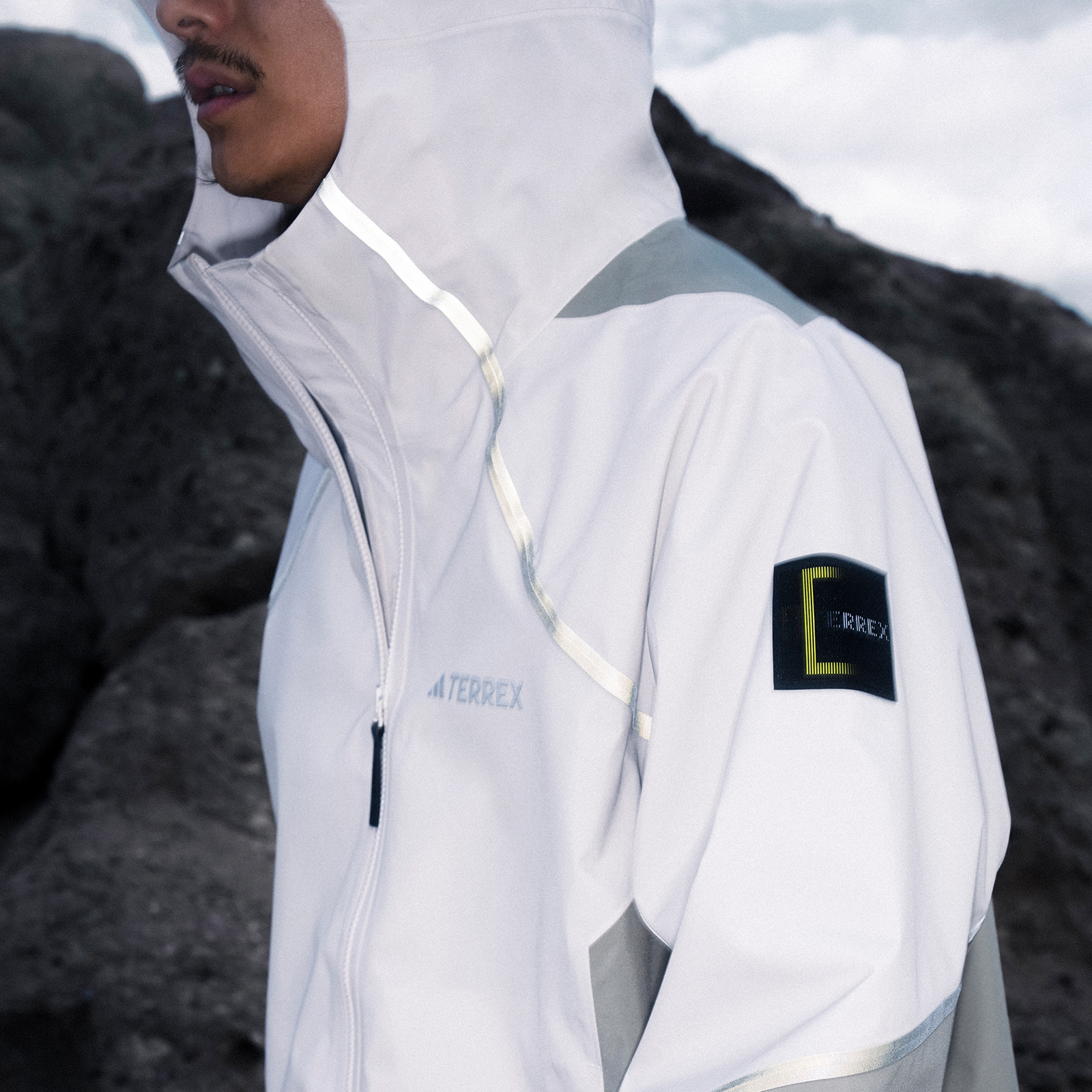 ナショナルジオグラフィックwedgeDAYS アディダス ナショナル ジオグラフィック 防水クライマプルーフ