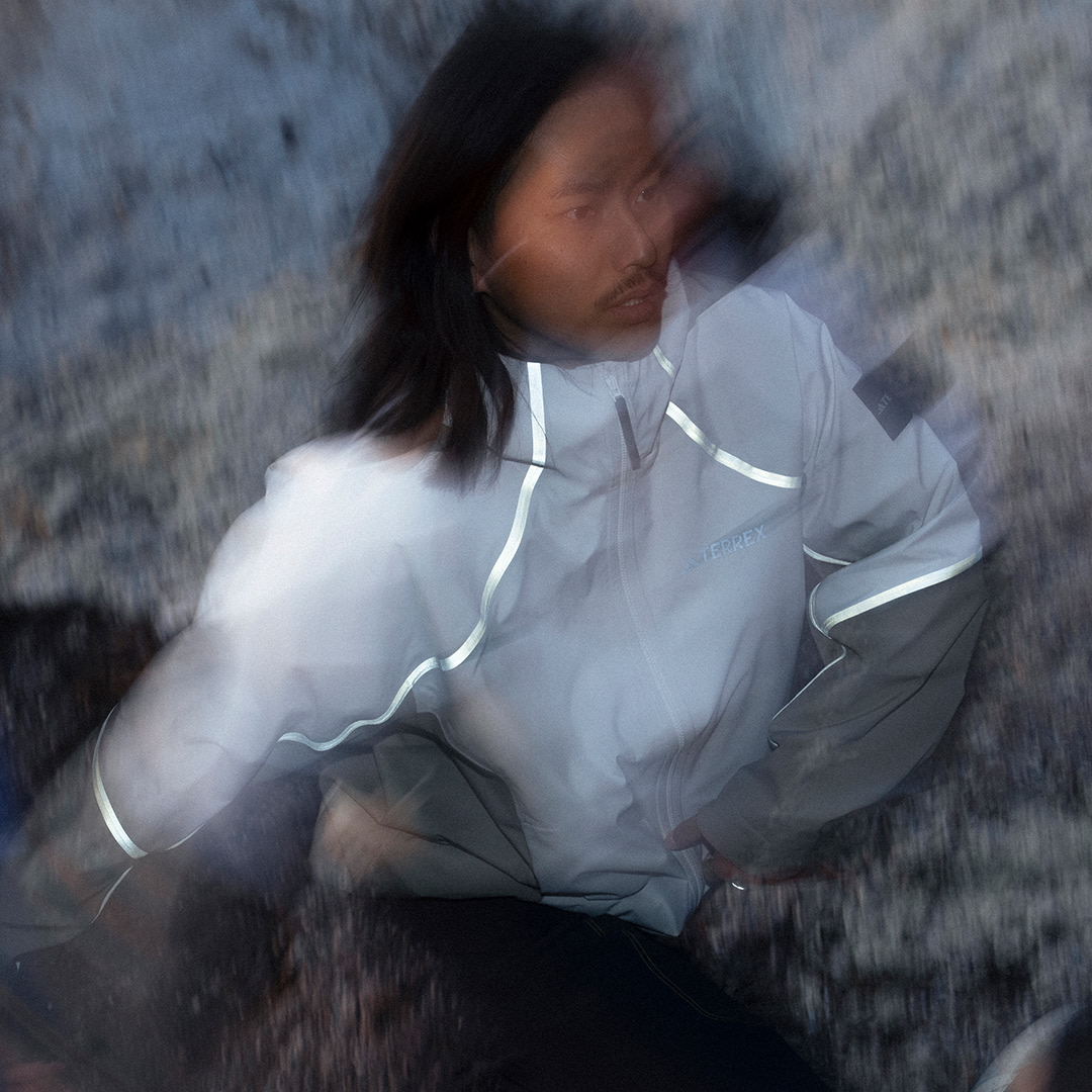 アディダス ナショナル ジオグラフィック 防水クライマプルーフ