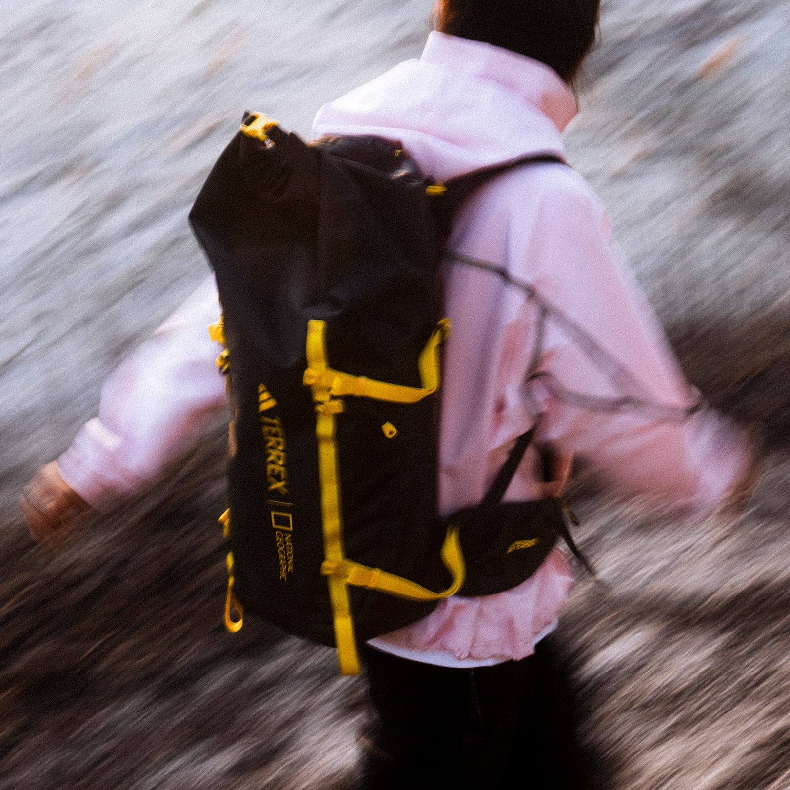 アディダス ナショナル ジオグラフィック防雨バックパック - ブラック