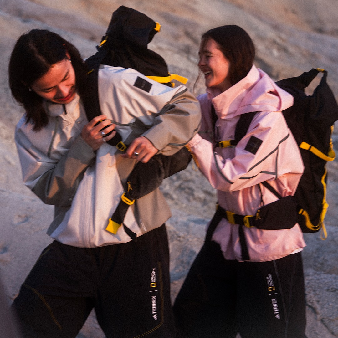 アディダス ナショナル ジオグラフィック防雨バックパック - ブラック