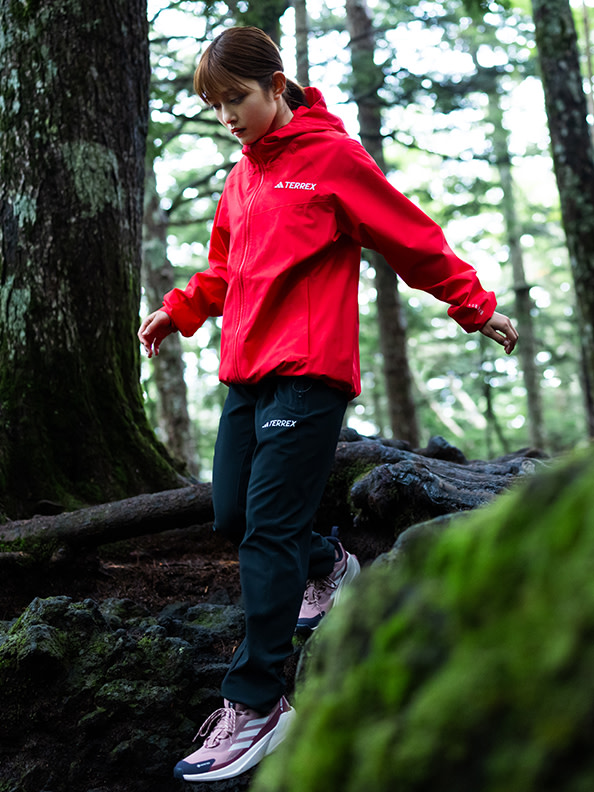 adidas レディース レインウェア Mサイズ 赤黒 チェック アディダス テレックス マルチ 2層構造 RAIN. RDYジャケット