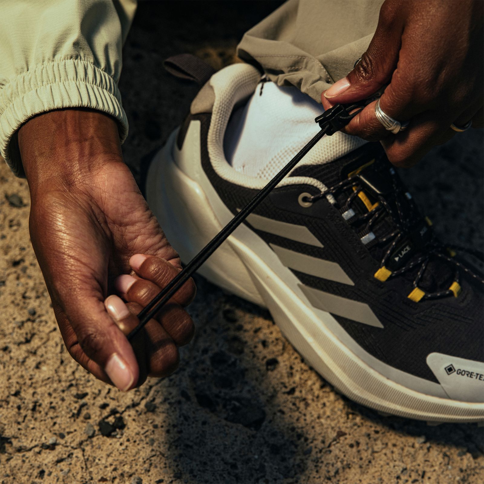 アディダス ナショナル ジオグラフィック AEROREADY ウーブンパンツ