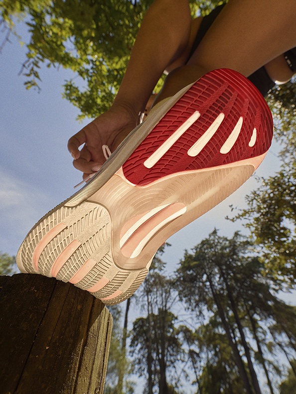 Close up image of the bottom of female Supernova Rise 2 shoe