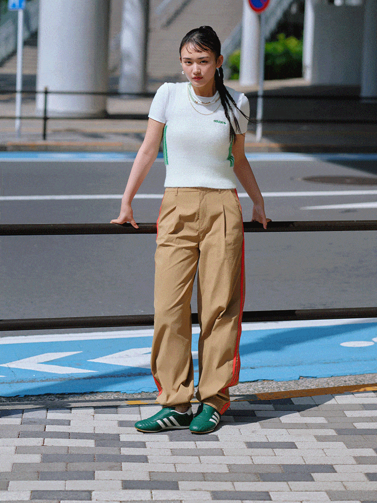 adidas neo【新品】総花柄（つつじ柄）パンツ　♣再値下げ♣ adidas neo（アディダスネオ）の「【adidas neo】描写フラワー柄