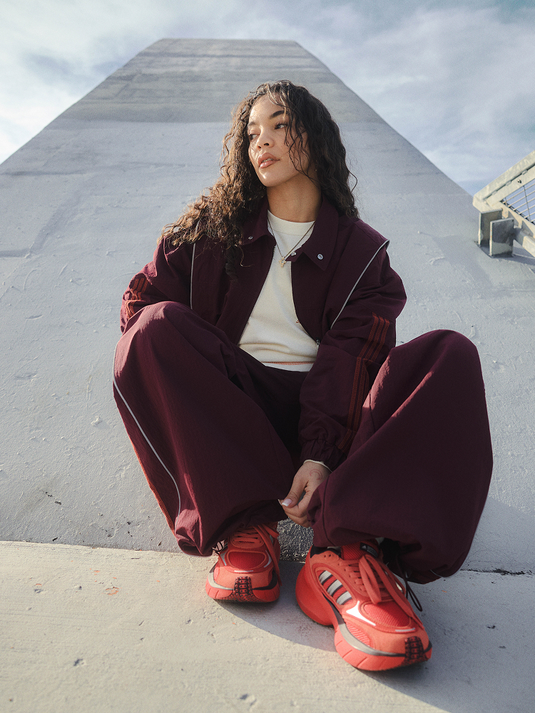 今だけ大特価です！！adidasのウェアです！ こんな精悍シューズ!!☆Adidas ZX 1K BOOST オレンジ (adidas